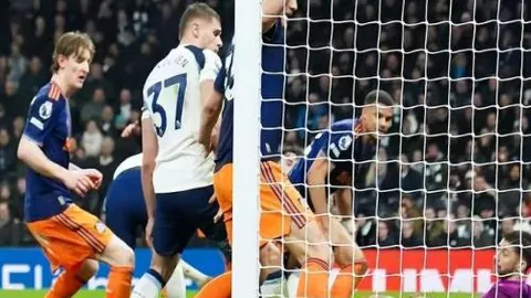 “墨西哥网球公开赛：布云朝克特无缘八强赛”